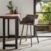 D - Hoyz barstoel velvet Taupe - Met arm en rugleuning - Zwart metalen onderstel - per 2 stuks