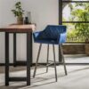 3345-51bb-4c98-a66a-319cb3ef8b50.jpeg D - Hoyz Barstoel Velvet Blauw - Met arm en rugleuning - Zwart metalen onderstel - per 2 stuks