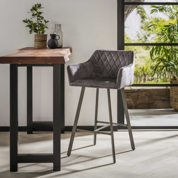 D - Hoyz barstoel velvet Taupe - Met arm en rugleuning - Zwart metalen onderstel - per 2 stuks